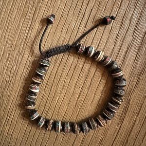 Adjustable mala-type bracelet